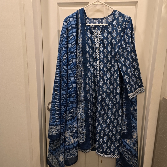 Khaadi Printed 3 Piece Lawn Suite in Size Small TROUSER SHIRT AND DUBATTA (Blue) - Picture 1 of 13
